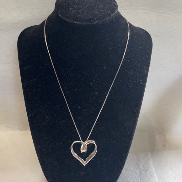 Vintage Sterling open heart on a vintage sterling 16” chain with 1.5” extendor - Picture 1 of 11